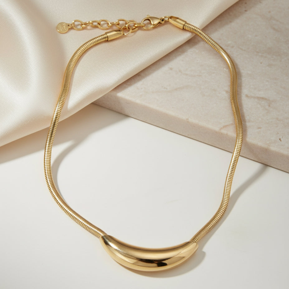 Collana mezzaluna