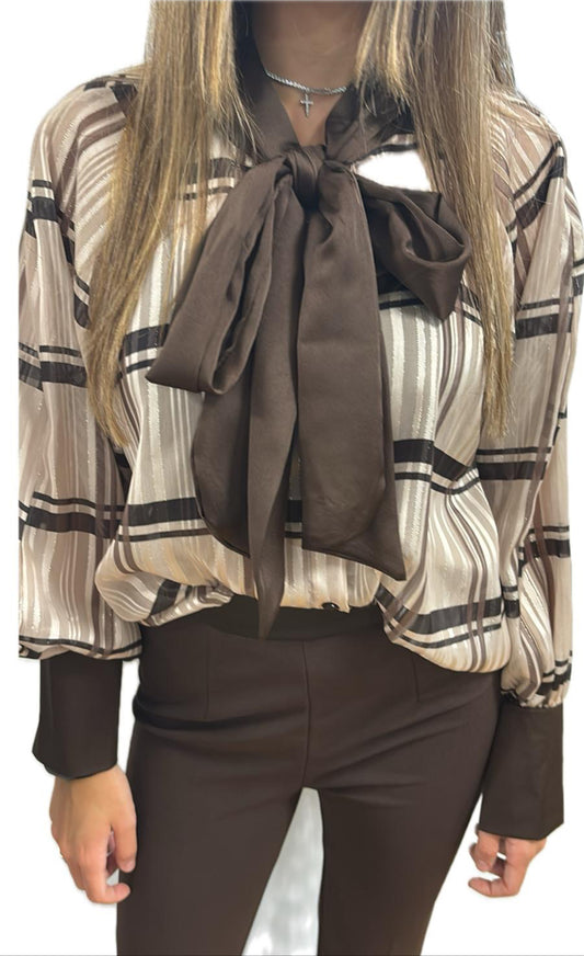 Camicia con fiocco e polsini in raso