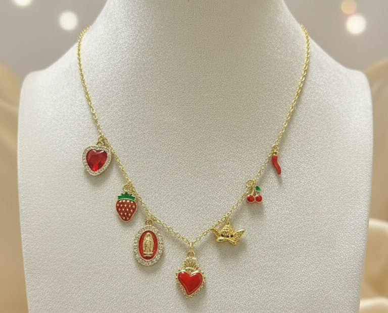 Collana con ciondoli smaltati