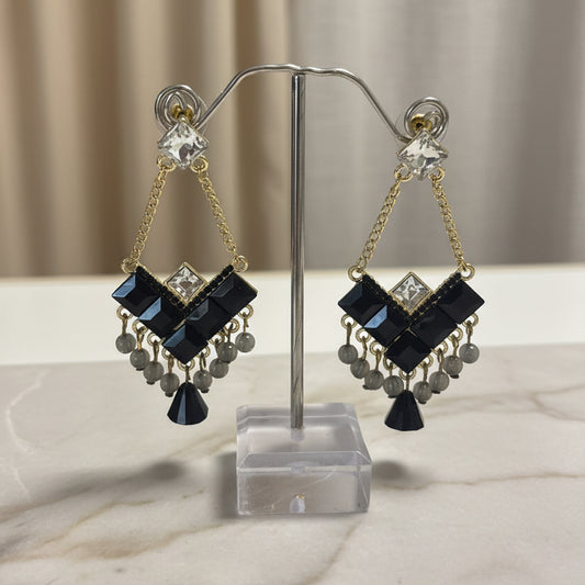 Orecchini pendenti con perle e strass