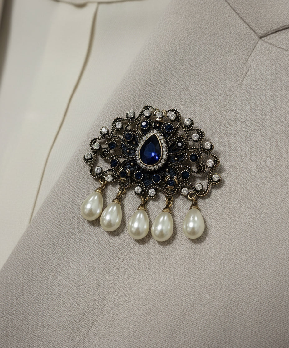 Spilla con perle e strass