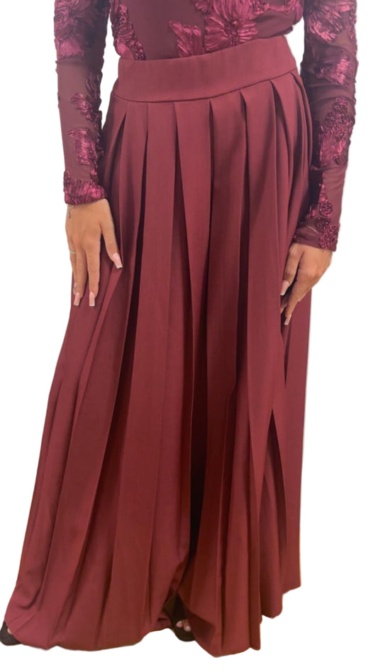 Pantalone con pieghe