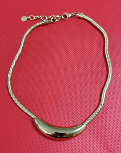 Collana mezzaluna