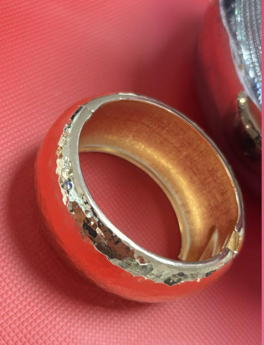 Bracciale a molla martellato