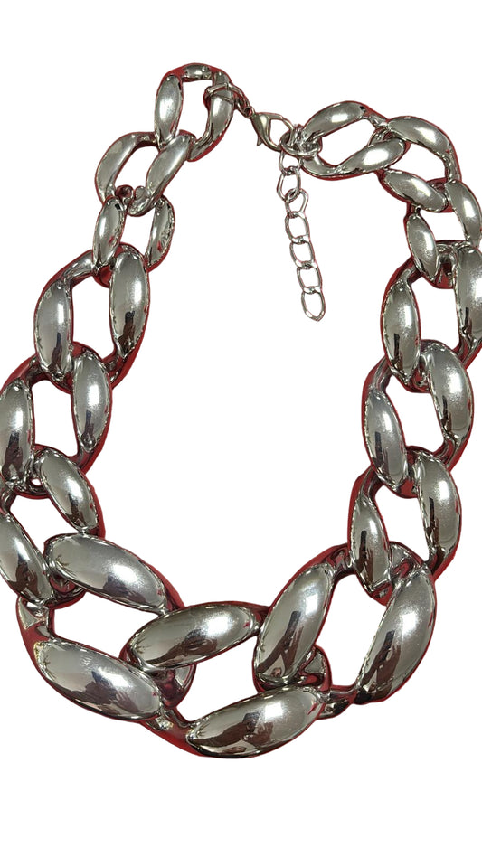 Collana in plastica leggera color argento