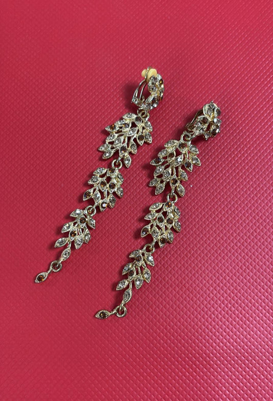 Orecchini in strass con clip color oro