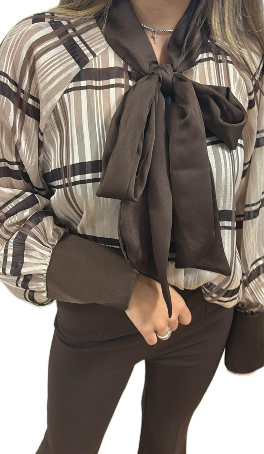 Camicia con fiocco e polsini in raso