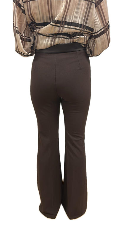 Pantalone a trombetta elasticizzato