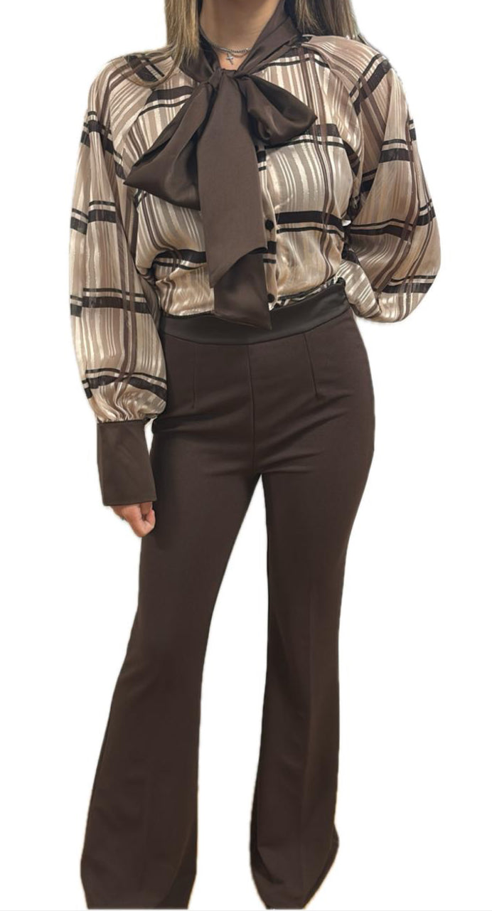 Pantalone a trombetta elasticizzato
