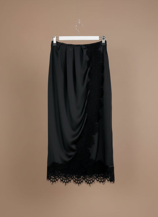 Gonna in raso con profili in pizzo