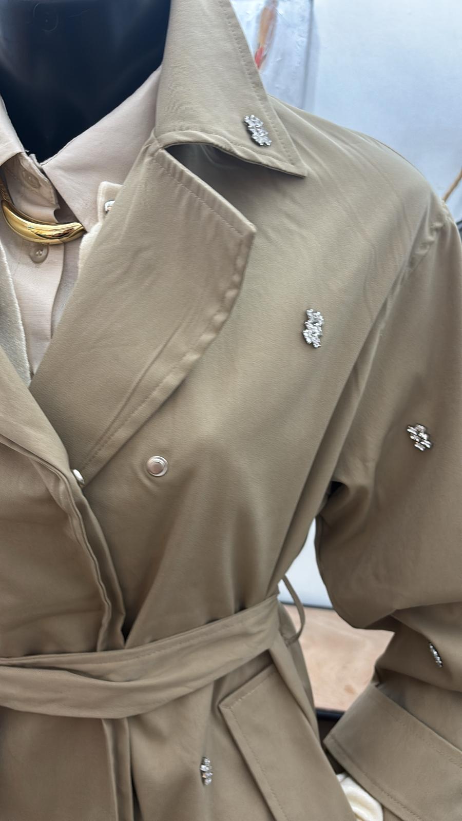 Trench corto con strass