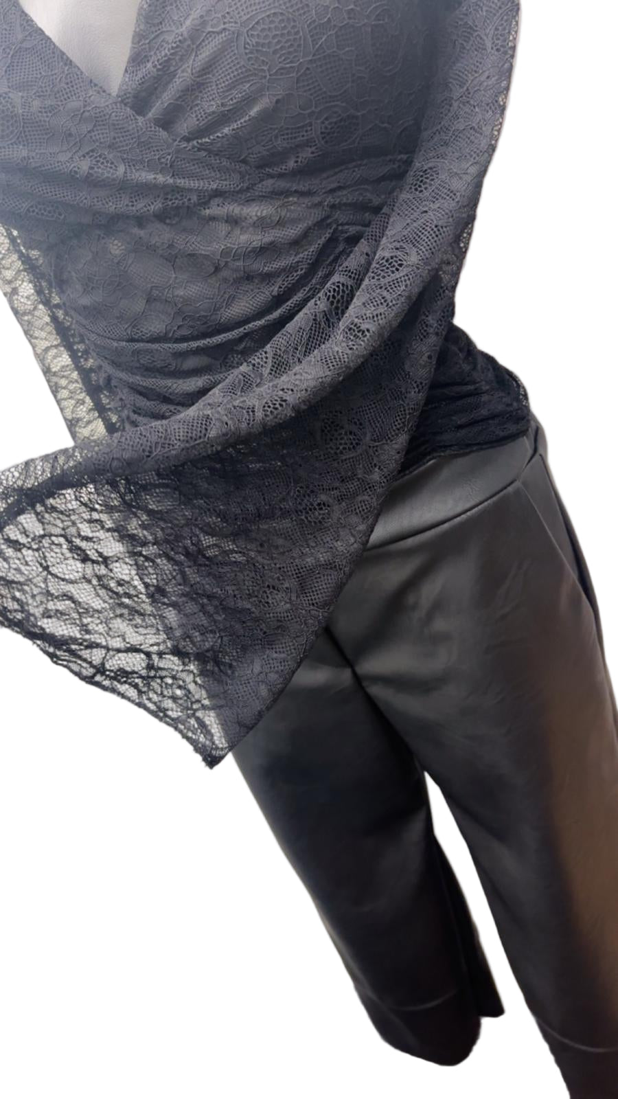 Maglia in pizzo con maniche a campana