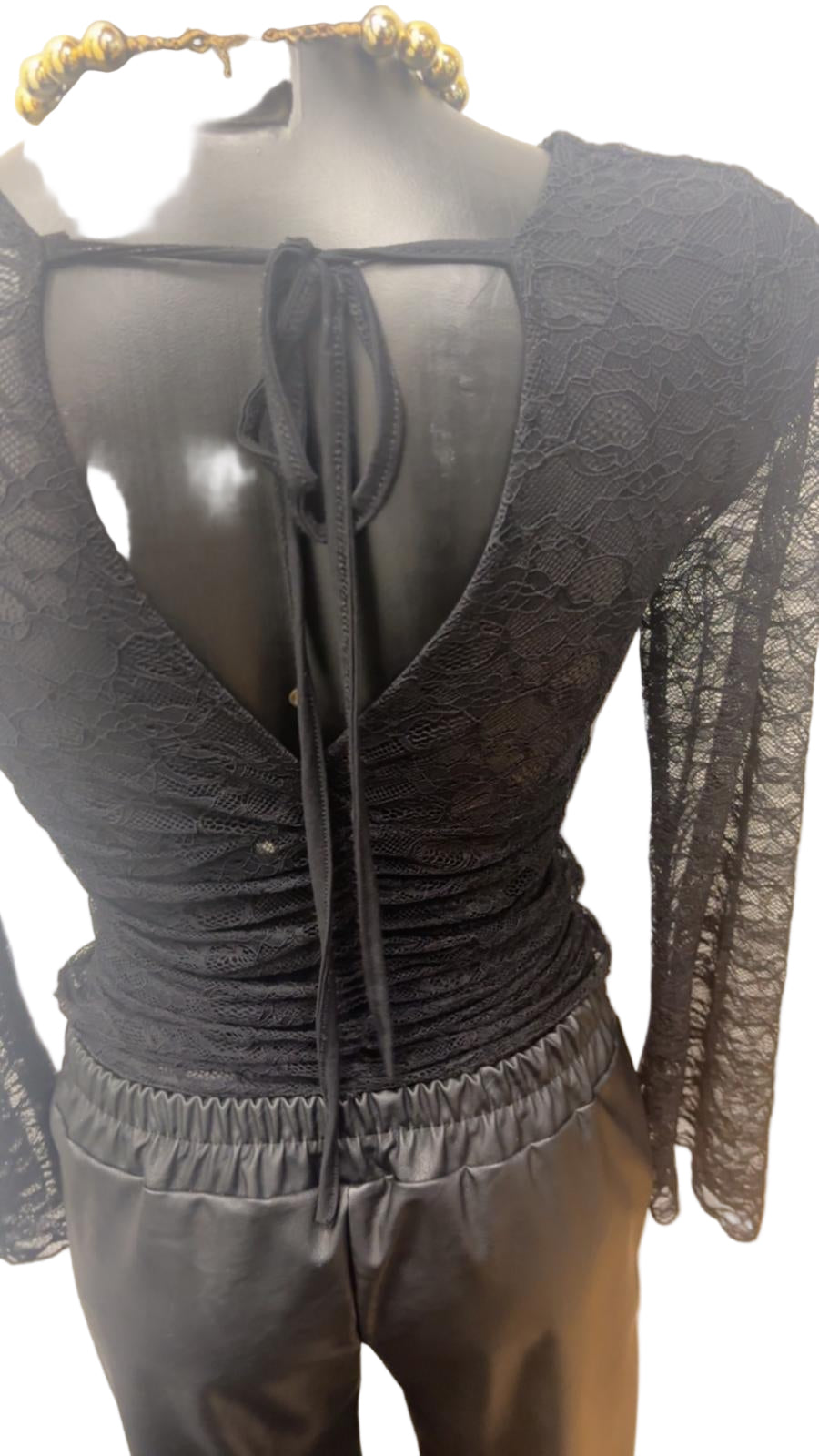Maglia in pizzo con maniche a campana