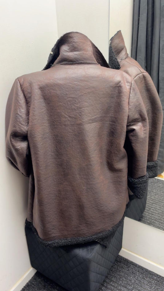 Giacca in montone ecopelle a bottoni