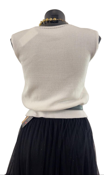 Maglia asimmetrica con dettaglio in oro