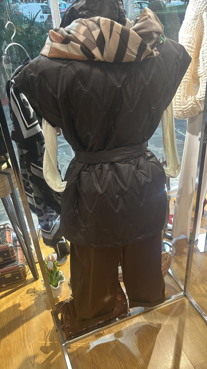 Gilet piumino con cintura
