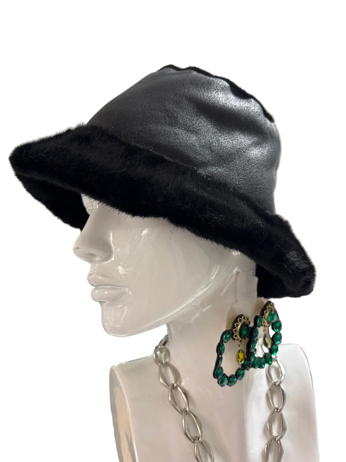 Cappello in ecopelliccia reversibile