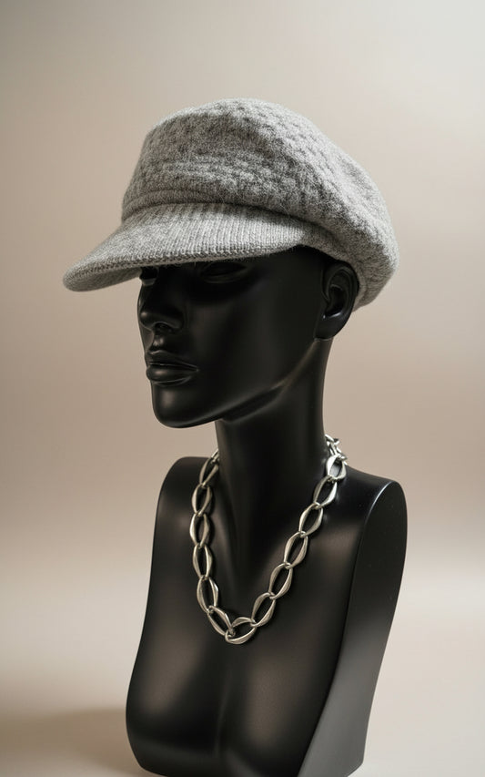 Cappello in lana con visiera