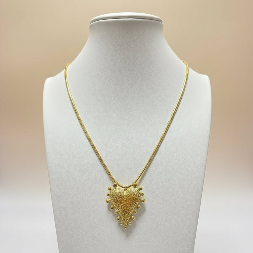 Collana con cuore grande stilizzato