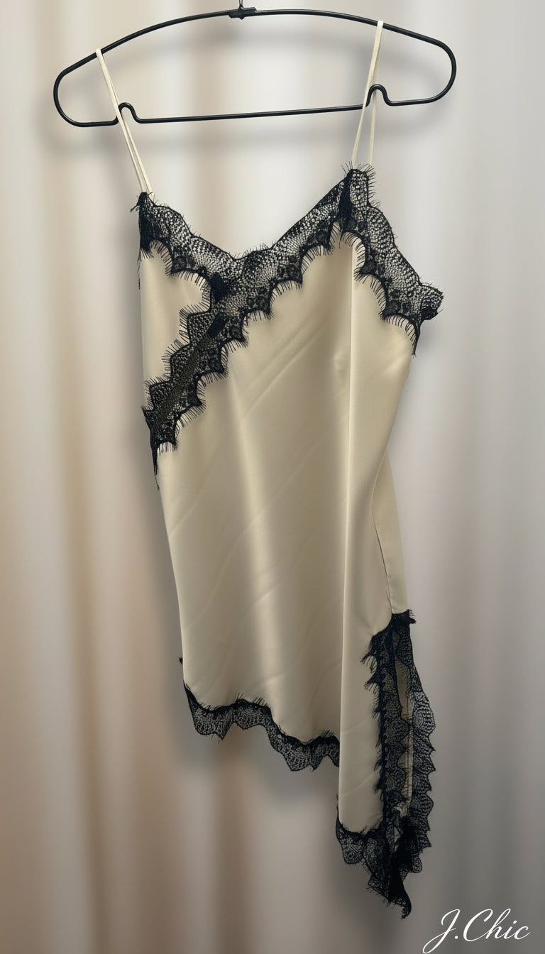 Abito in raso di viscosa con pizzo