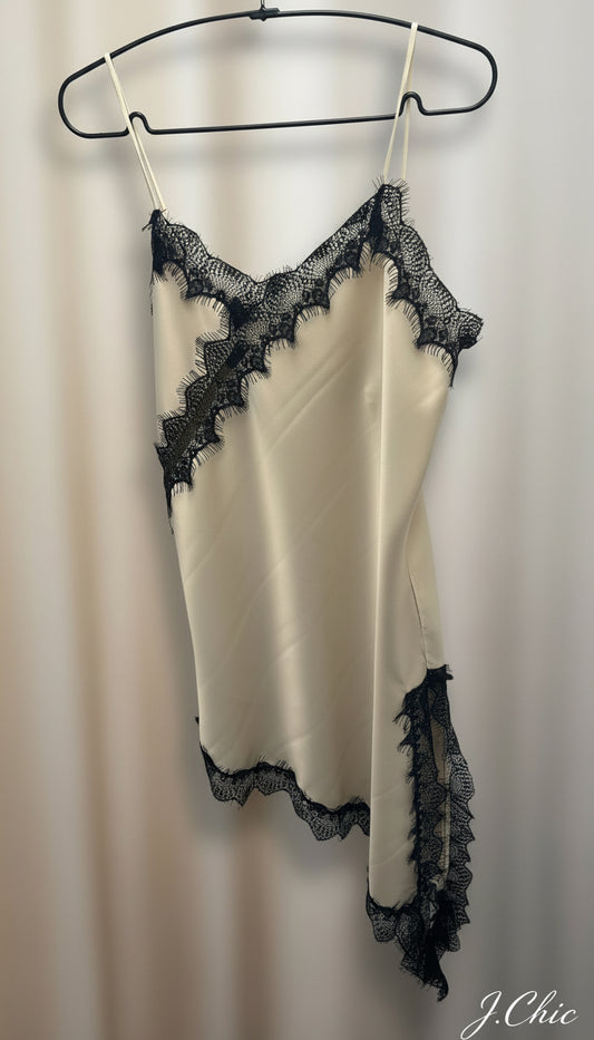 Abito in raso di viscosa con pizzo