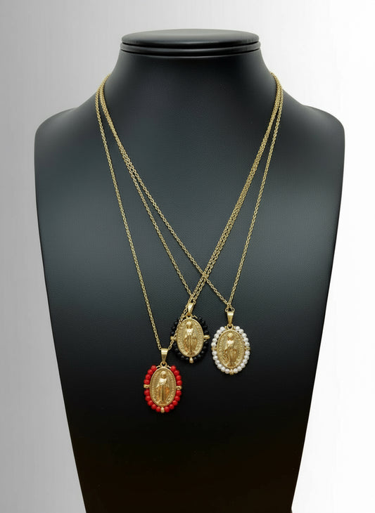 Collana con madonnina e perle