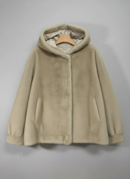 Ecopelliccia con cappuccio