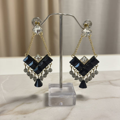 Orecchini pendenti con perle e strass