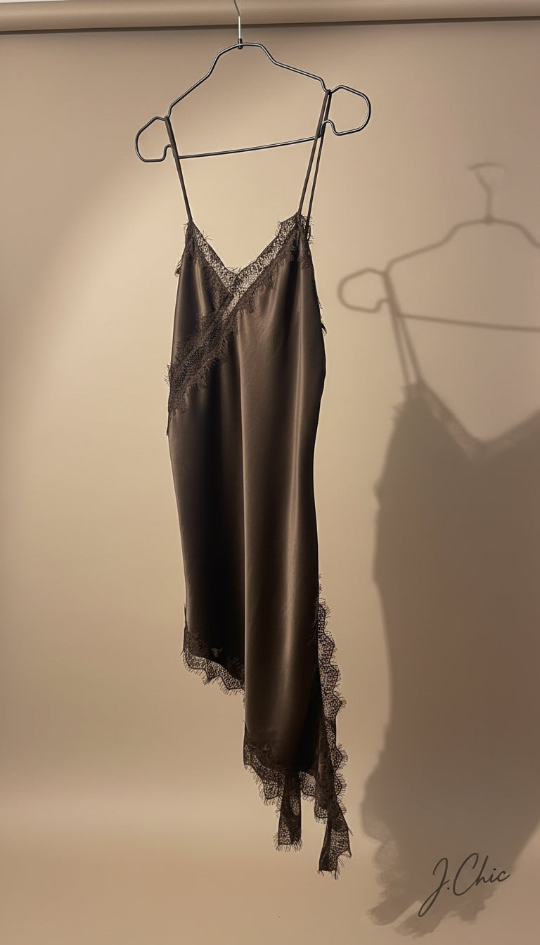 Abito in raso con pizzo