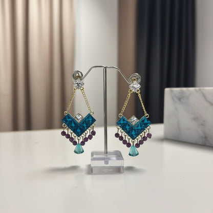 Orecchini pendenti con perle e strass